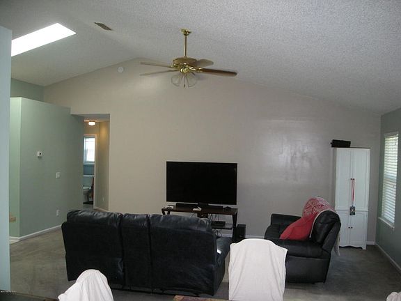 5th image of 8749 Bandera Cir N