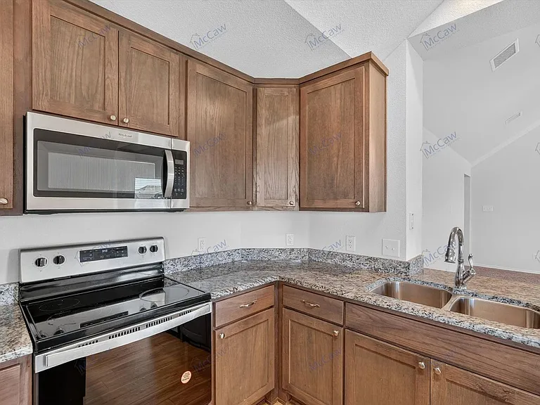 324 Greenhaven Dr — Photo 9