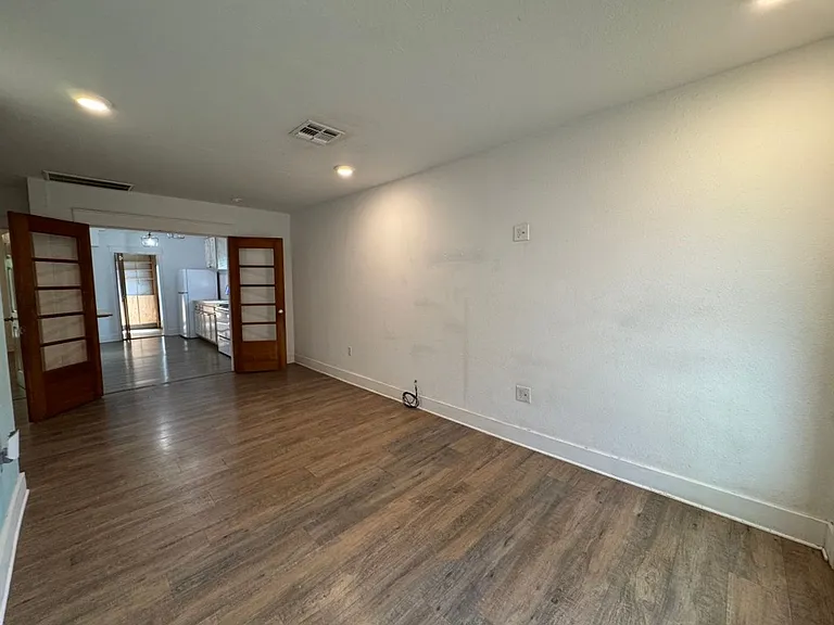 1006 W North St — Photo 3