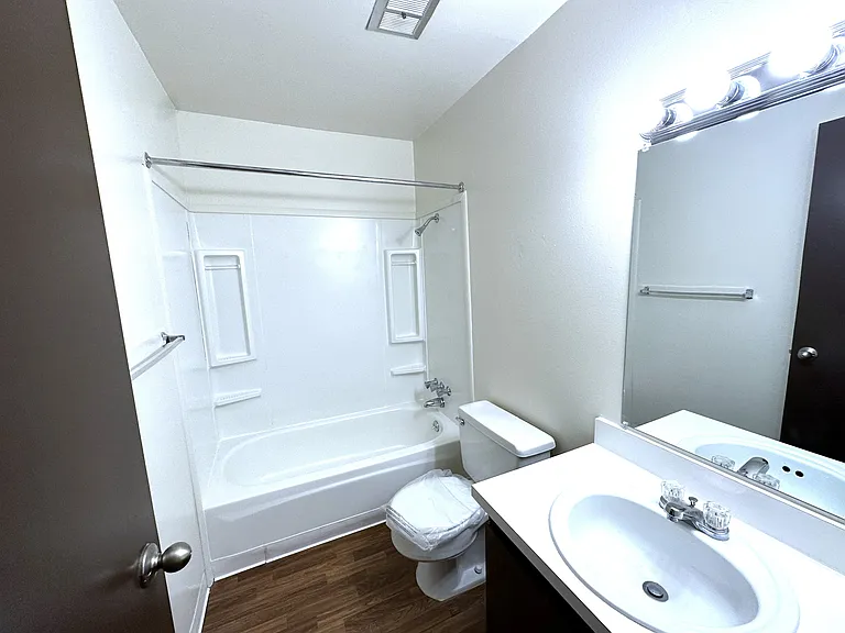Grand Bend Club Apartments — Photo 27