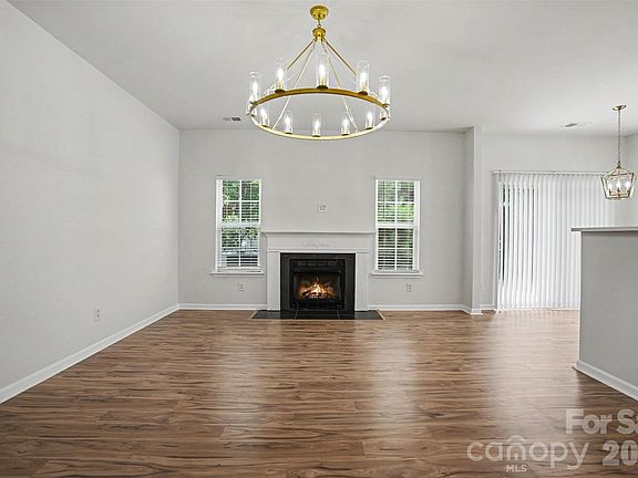 5th image of 912 Little Creek Dr
