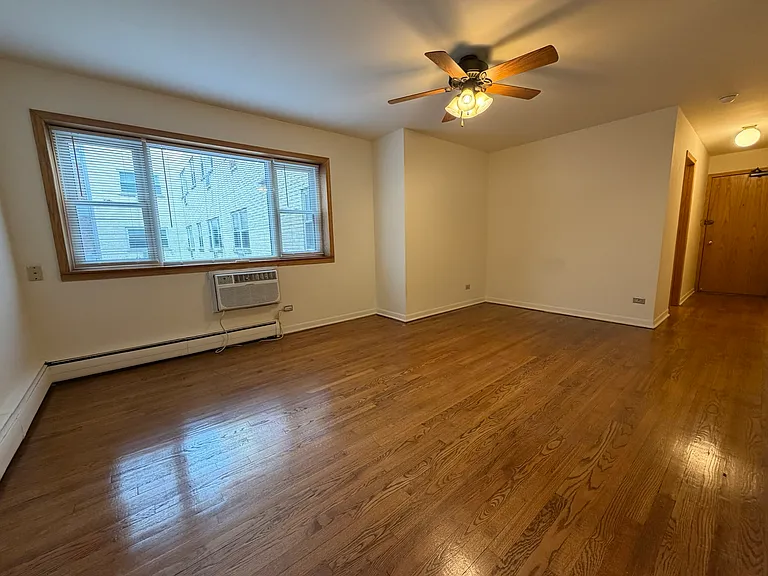 417 W Roscoe St — Photo 9