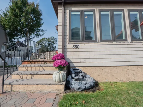 380 Pleasant St, Winthrop, MA 02152