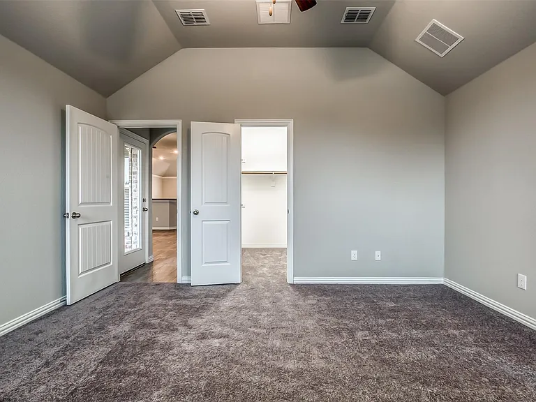 638 Devonshire Ln — Photo 26