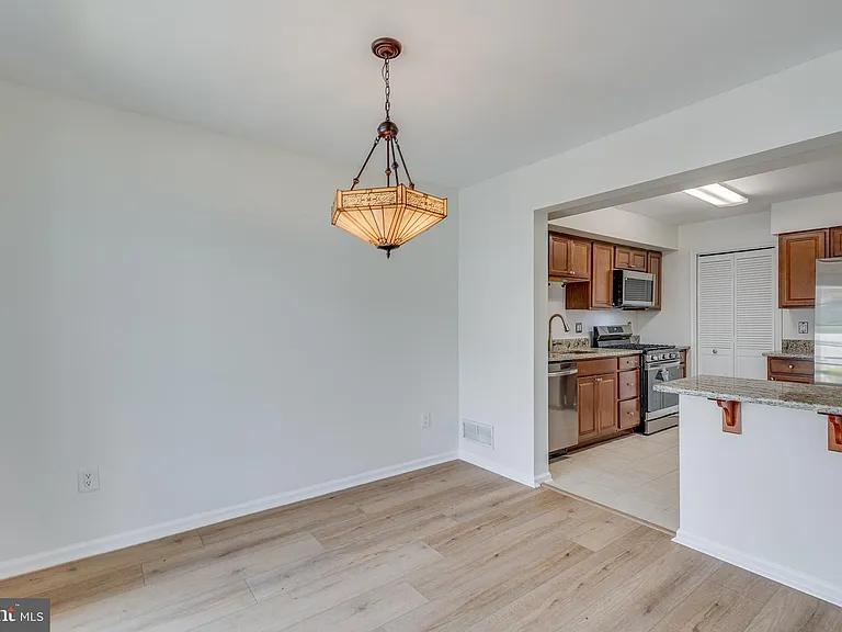 3704 Fenwick Ln — Photo 11