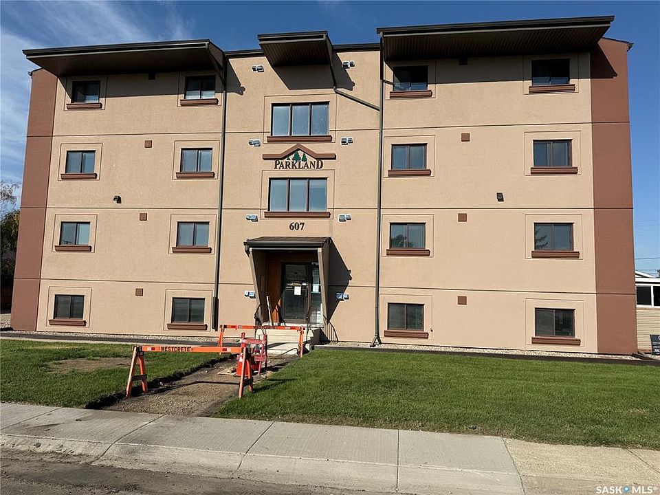 1st image of 607 10th St #402