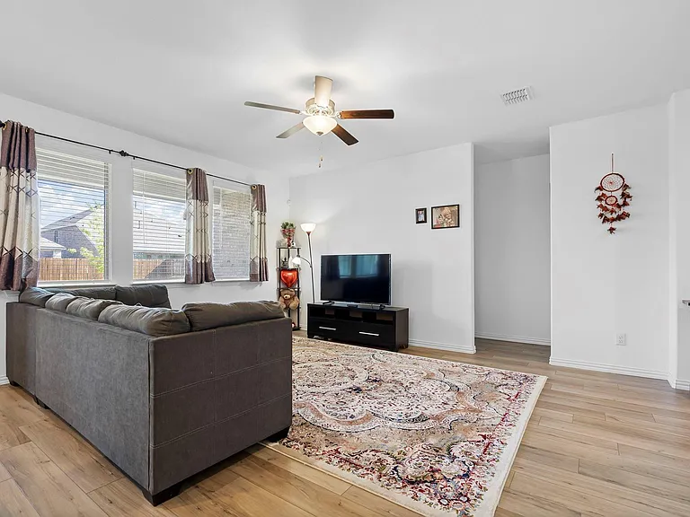 1713 Lake Grove Dr — Photo 10