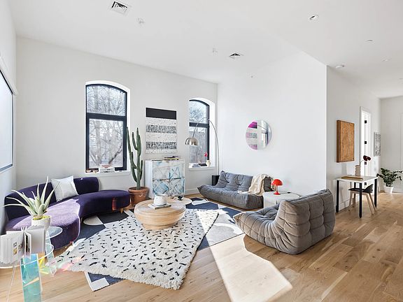 2nd image of 10 Quincy St #3D