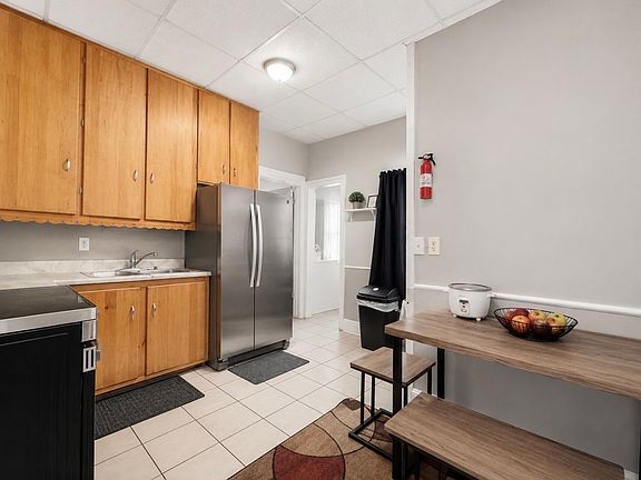 4th image of 150 Murray St