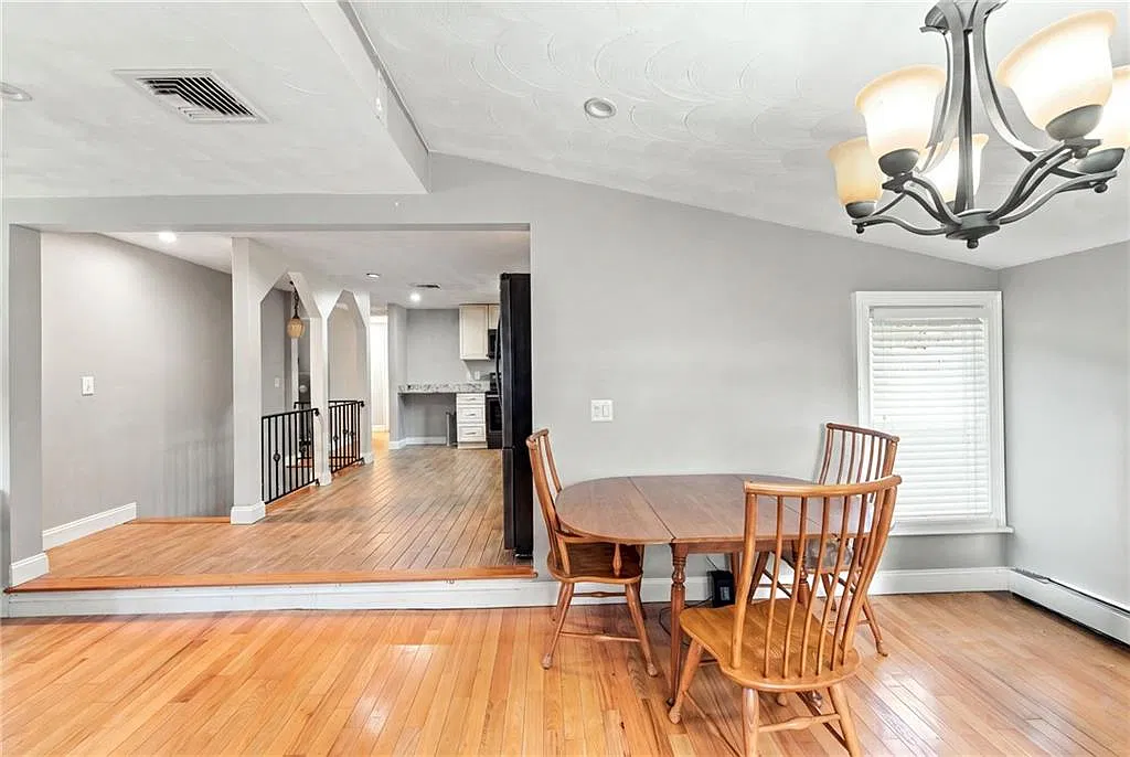 2 bed, 1.0 bath, 1172 sqft, $2,600 — Photo 3