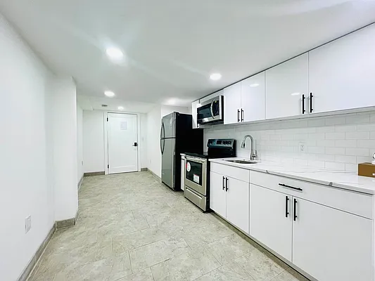 Rented by EXR | media 12