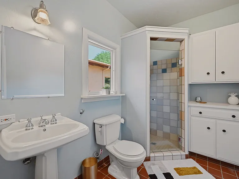 2491 Spring Mountain Rd — Photo 43