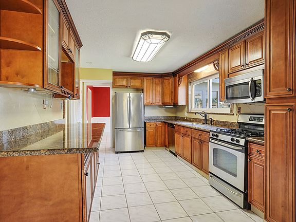 4th image of 316 Brookmeade Dr