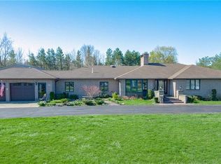 77 Westwood Rd, Lancaster, NY 14086