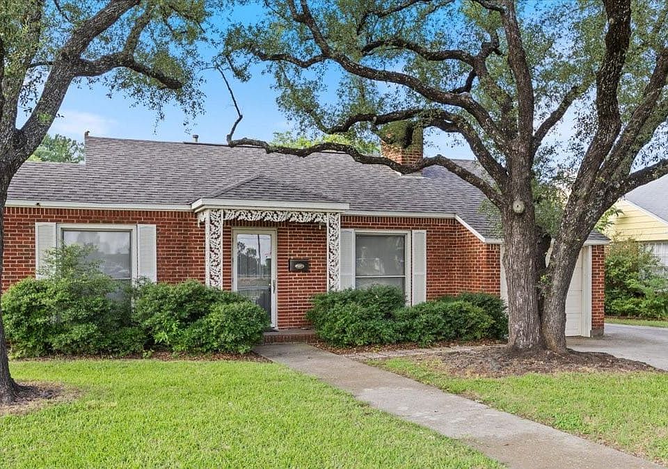 Welcome home to 6321 Calmont Ave, a comfortable home near Camp Bowie with plenty of natural light and a spacious backyard.