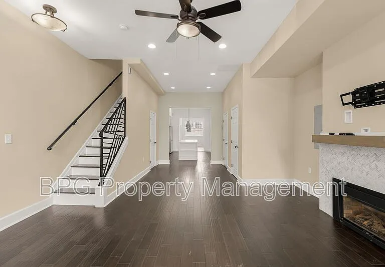 1027 7th St NE — Photo 25