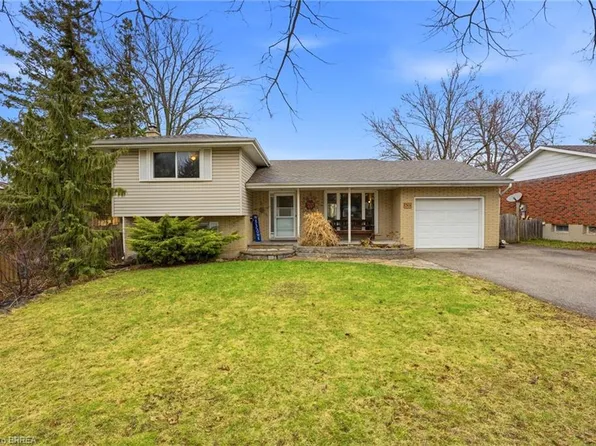 30 Magnolia St, Brantford, ON N3R 1P8