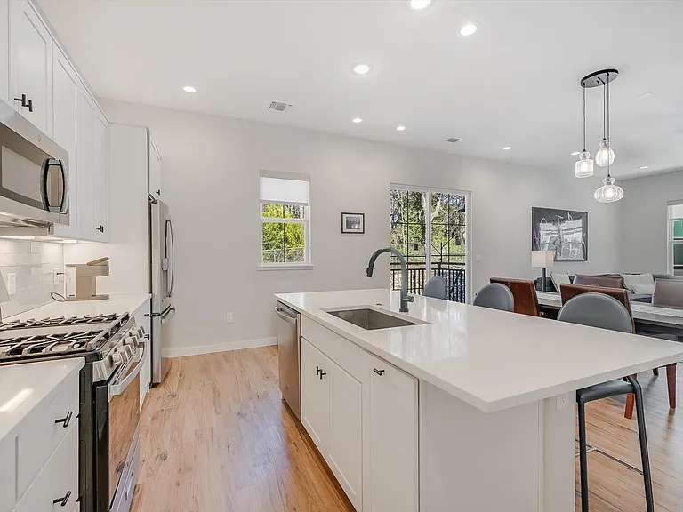 3809 Valley View Rd #7 — Photo 10