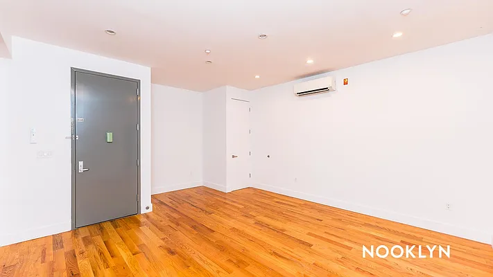 Rented by Nooklyn NYC LLC | media 18