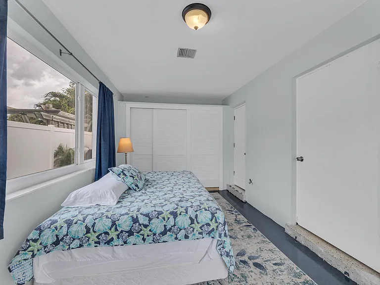 348 SE 18th Ave — Photo 35