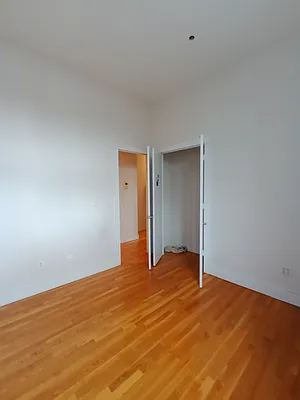 Rented by City Vista Inc | media 25