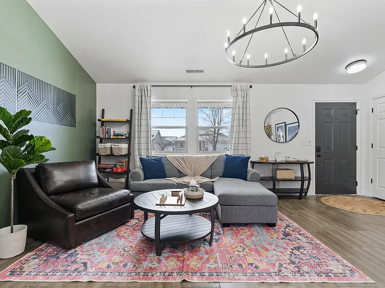 120 N Century Dr — Photo 33