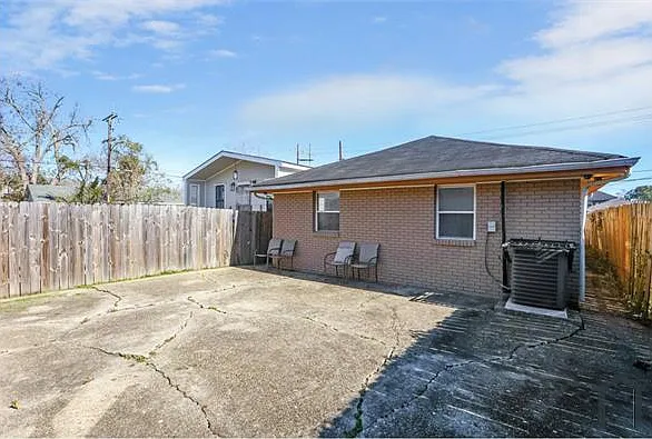 2134 Music St — Photo 14