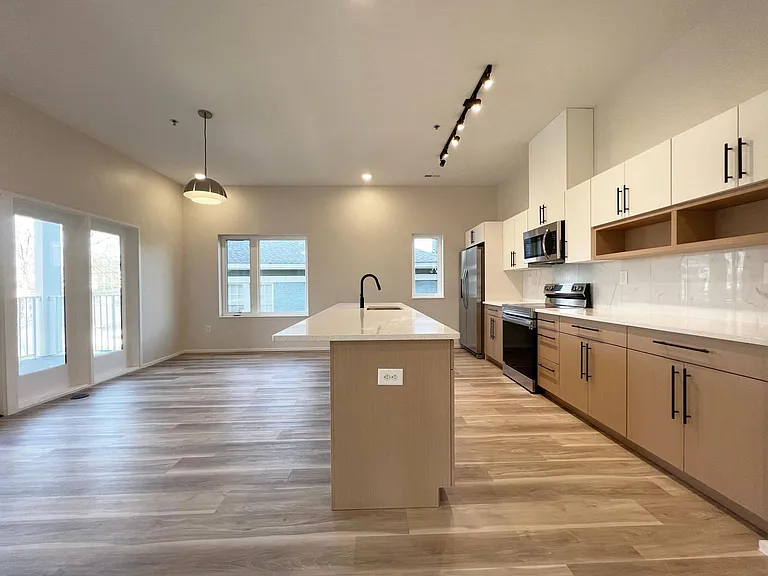 547 Winton Ter NE #2E — Photo 13