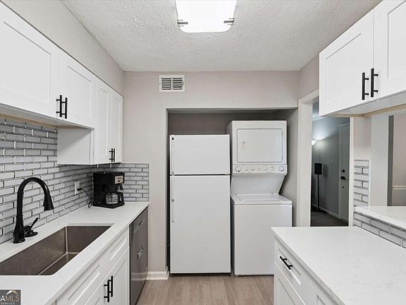 5th image of 6700 Roswell Rd Unit 31B