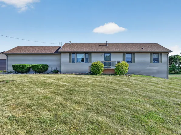 9889 Ditch Rd, Chesaning, MI 48616