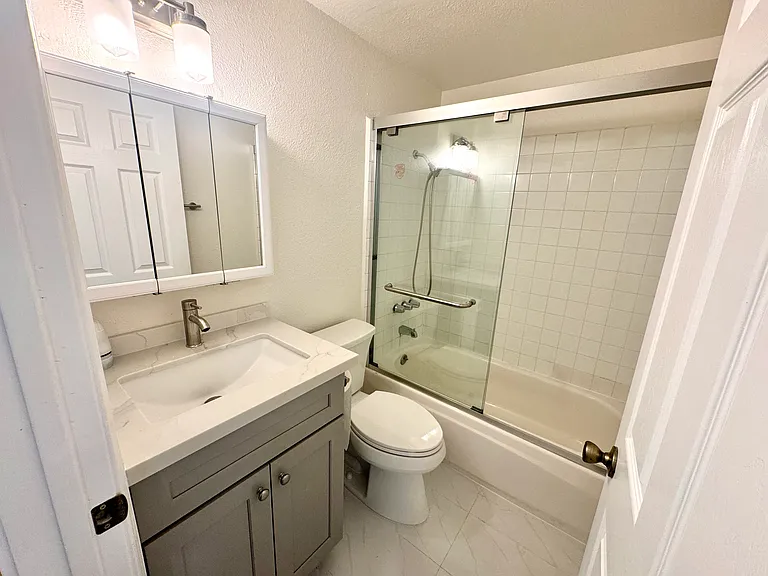 9855 Almeria Ave — Photo 9