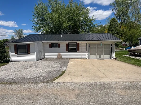 50 Ems B8 Ln, Pierceton, IN 46562