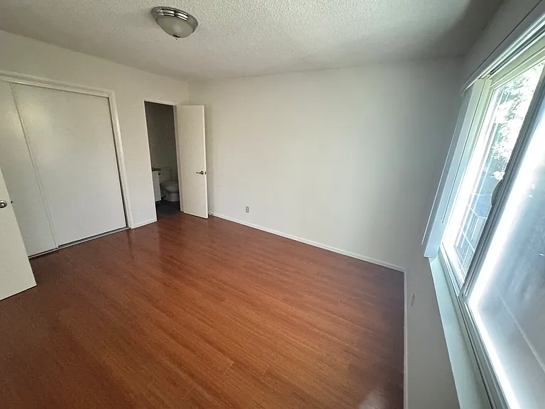 447 W Elk Ave #3 — Photo 29