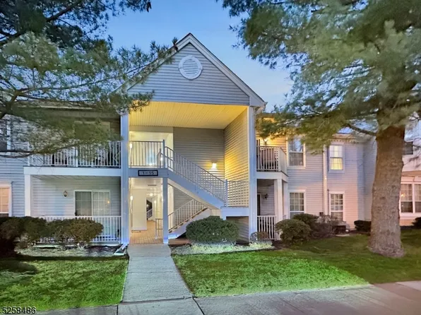 15 Townsend Ct, Franklin Twp., NJ 08823