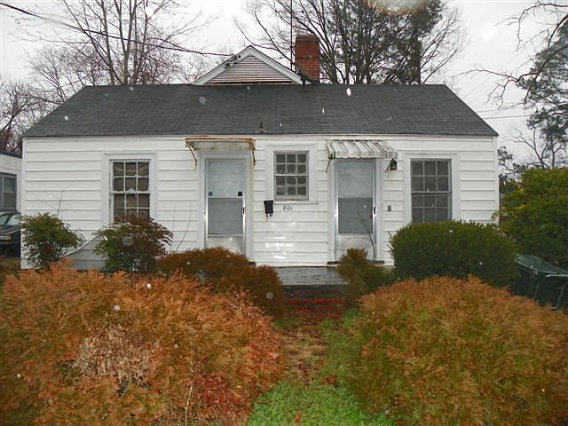 2nd image of 801 Mill St