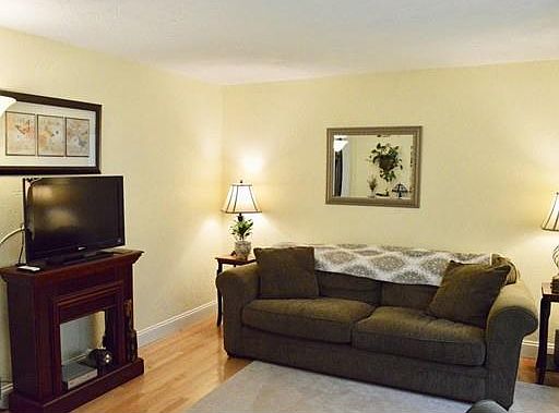 2nd image of 590 Dedham St #590