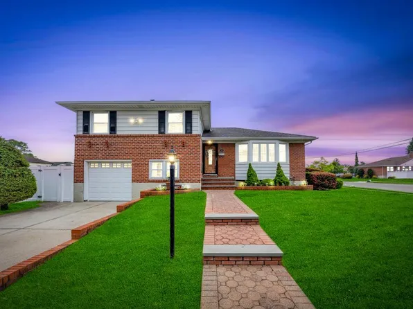 50 11th Street, Hicksville, NY 11801