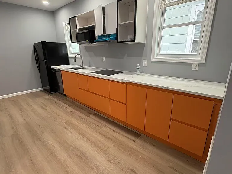 138 N Allen St — Photo 3