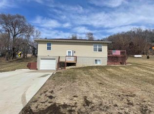 160 Sandy Ln, Clermont, IA 52135