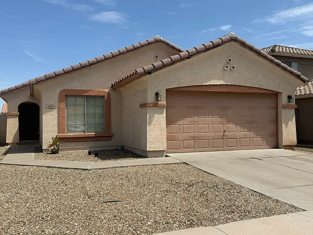 573 S 167th Dr