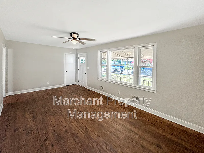 3 bed, 2.0 bath, 1800 sqft, $1,695 — Photo 4