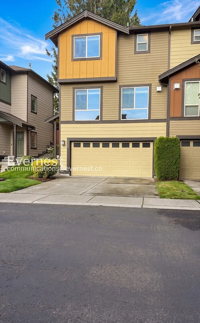 3 bed, 2.5 bath, 1915 sqft, $3,450 — Photo 1