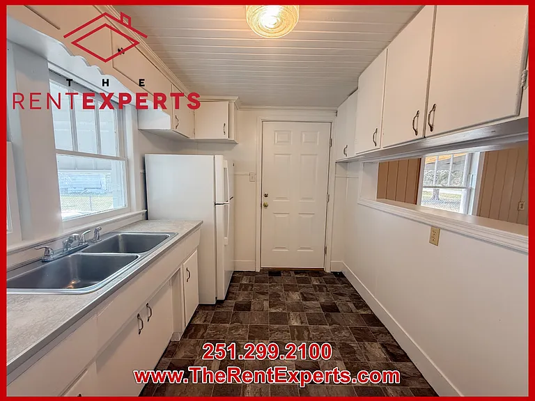 305 Mango St — Photo 8