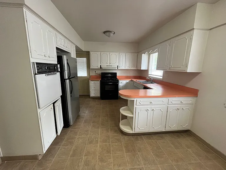 532 Clifford Ave — Photo 7