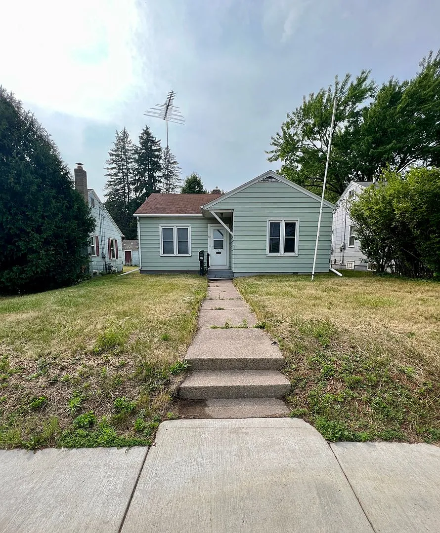 Spacious 2 Bedroom 1 Bath Single Family Home With Central Air- Available Now! — Photo 1