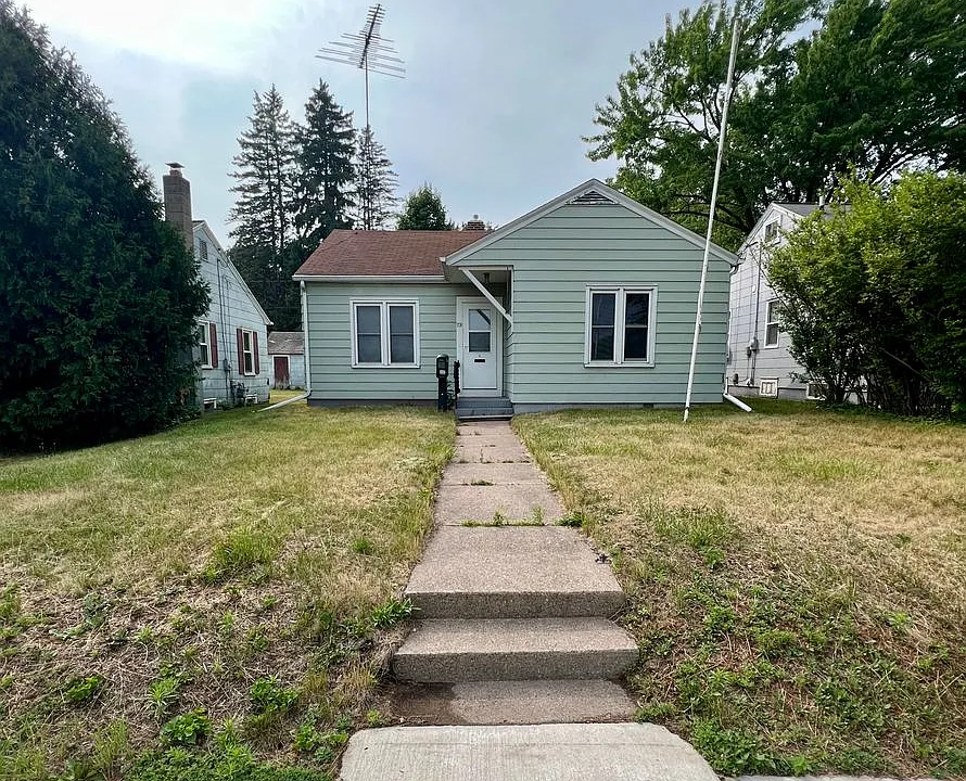 73 Robert St