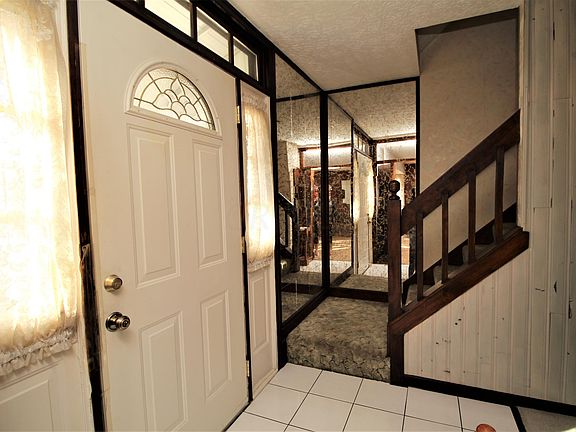 3rd image of 7634 Starmont Ct