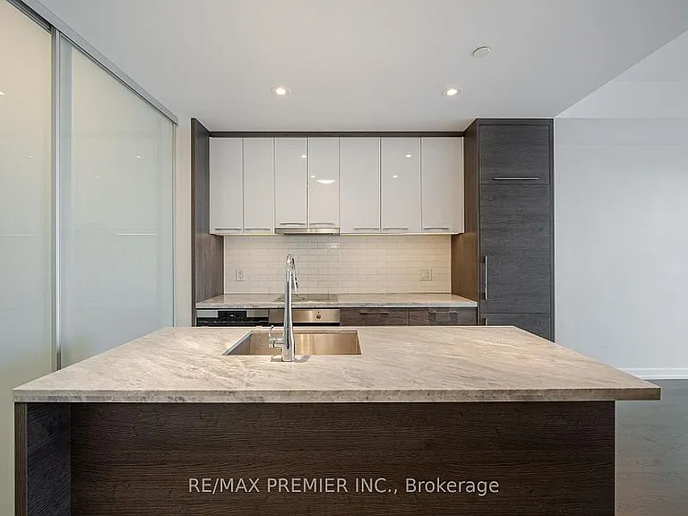 488 University Ave #3201 — Photo 5