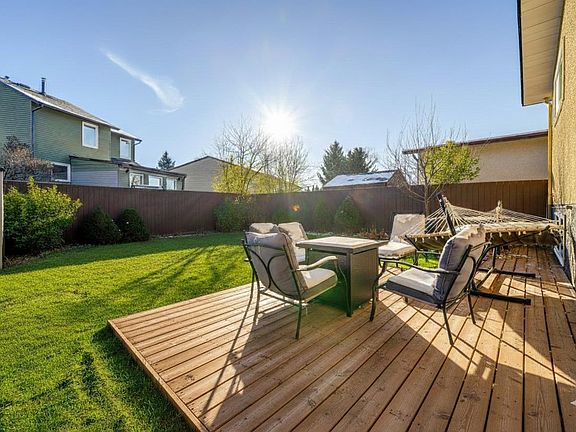 3rd image of 19 Staffordville Cres N