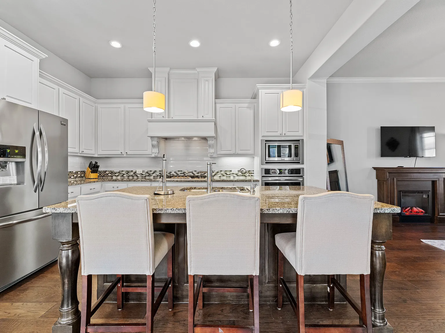 3 bed, 2082 sqft, $4,500 — Photo 3